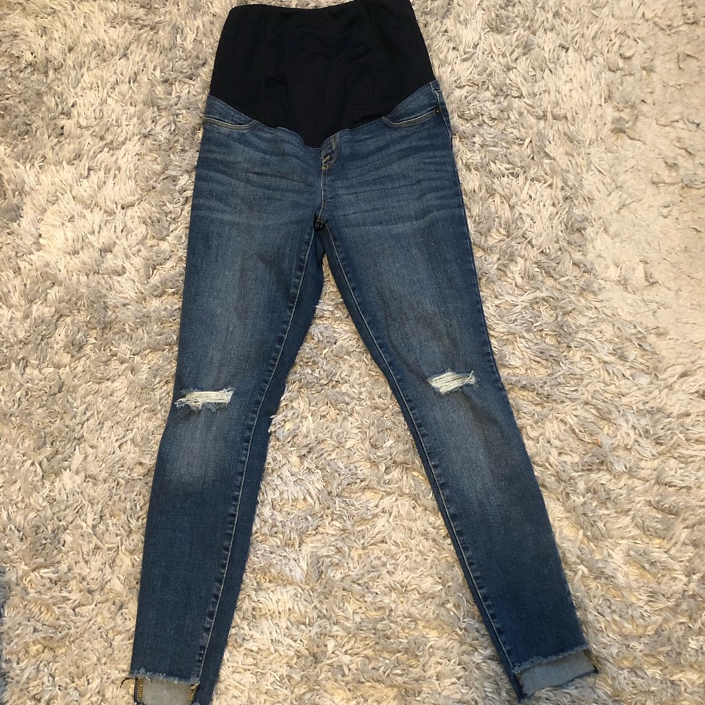 Medium wash full belly panel skinny jeans